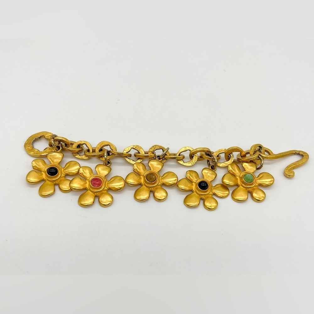 Vintage KARL LAGERFELD Gold Daisey Bracelet 6.25”